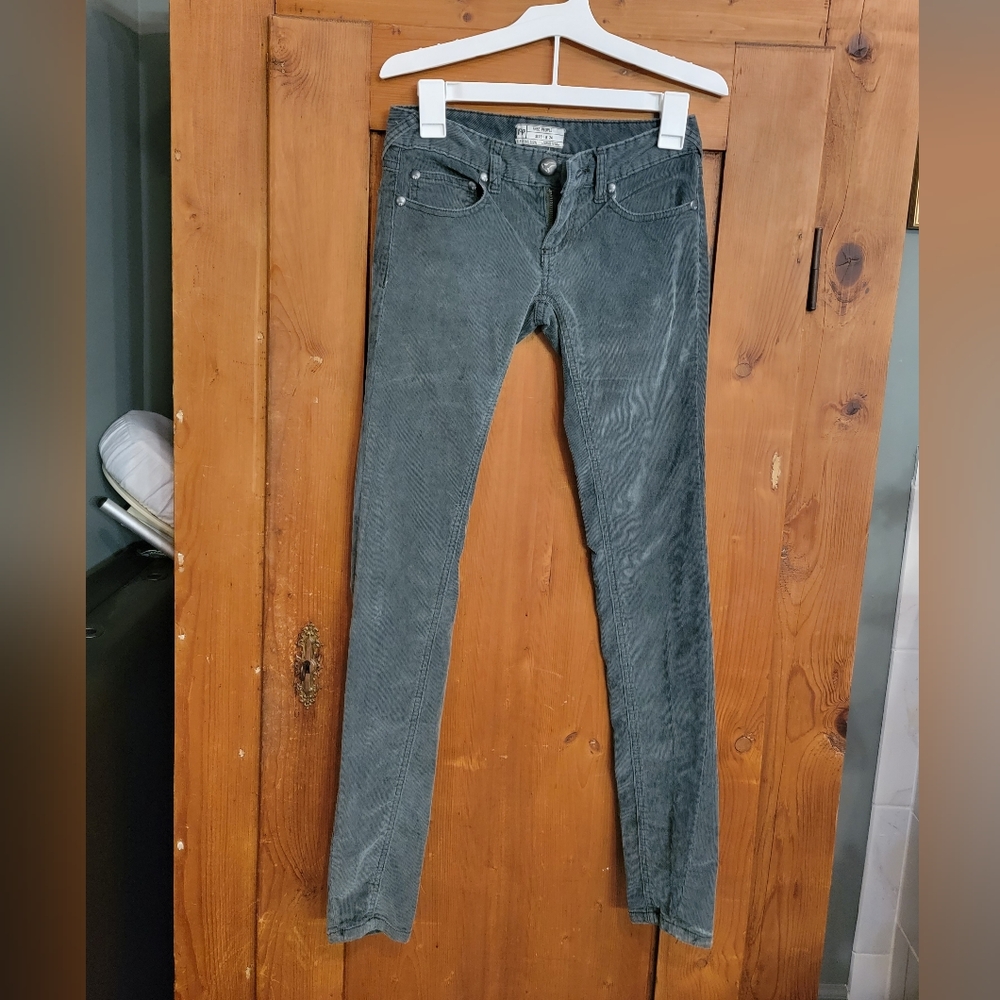 Free People Skinny Leg low rise corduroy pants, sz 24